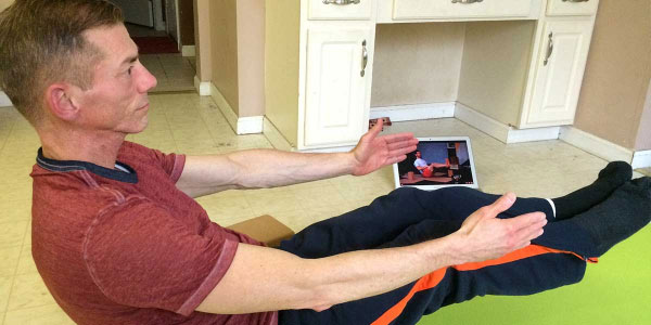 mens-yoga-boat-pose