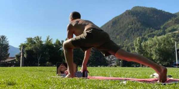 yoga-for-men-lizard